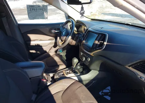 2016 Jeep Cherokee Latitude из США, поврежденный, VIN 1C4PJMCS1GW101572